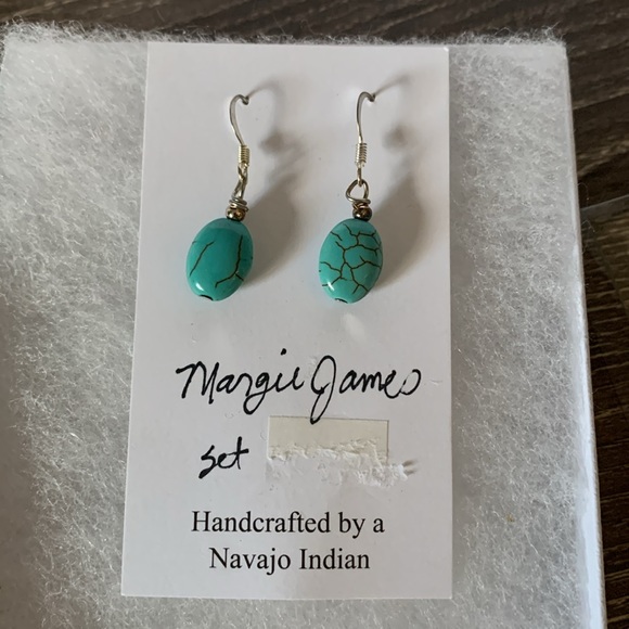 Handcrafted turquoise earrings and necklace set - Picture 2 of 4